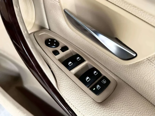 BMW 320D 2.0 LUXURY-10