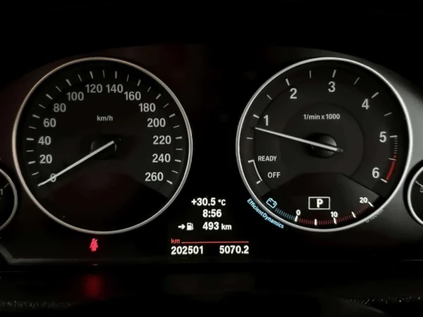 BMW 320D 2.0 LUXURY-12