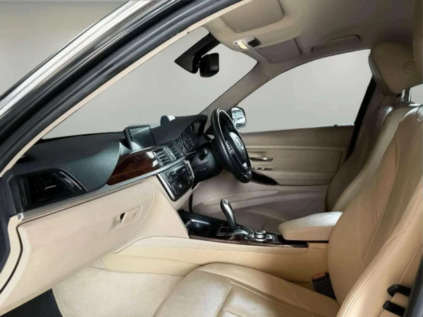 BMW 320D 2.0 LUXURY-8