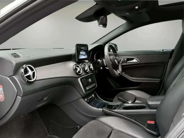 MERCEDES-BENZ CLA250 AMG 2.0 DYNAMIC-8