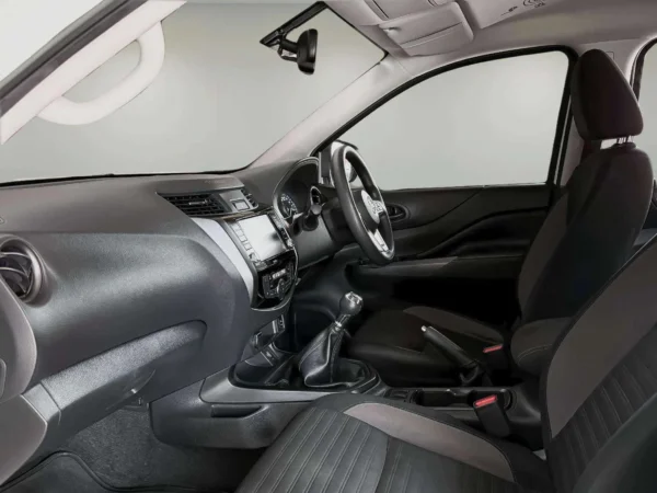 NISSAN NAVARA 2.3 E BLACK EDITION CALIBRE-6