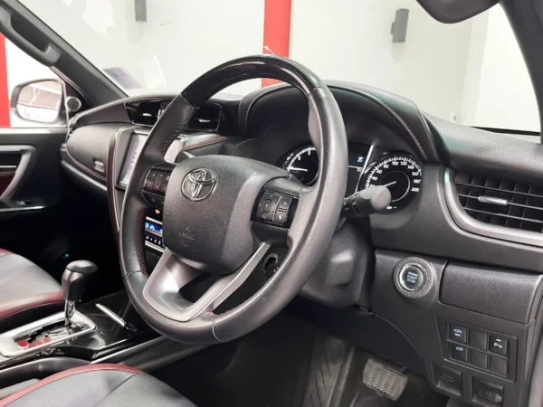 TOYOTA FORTUNER 2.4 LEGENDER-14