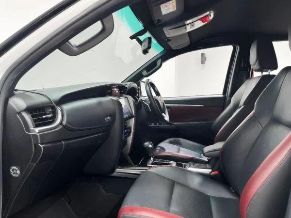 TOYOTA FORTUNER 2.4 LEGENDER-17